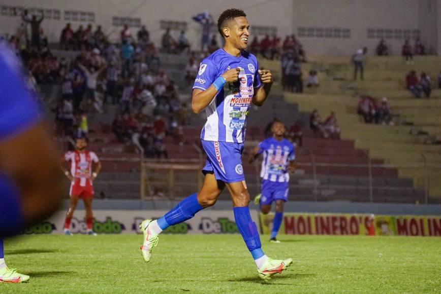 Yaudel Lahera: El Victoria está interesado en renovar al delantero cubano y al parecer habrían llegado a un acuerdo para que siga en el equipo.