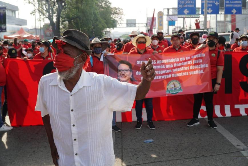 Se espera que la presidenta de la República, Xiomara Castro, se sume a la marcha organizada por los trabajadores en la zona norte del país. Fotos: José Cantarero / La Prensa