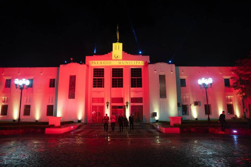 Como parte del protocolo se acordó el acto de encendido o iluminación de edificios emblemáticos de manera simultánea en ambas ciudades. En San Pedro Sula se iluminó el Palacio Municipal con el color de la bandera de la República Popular de China.