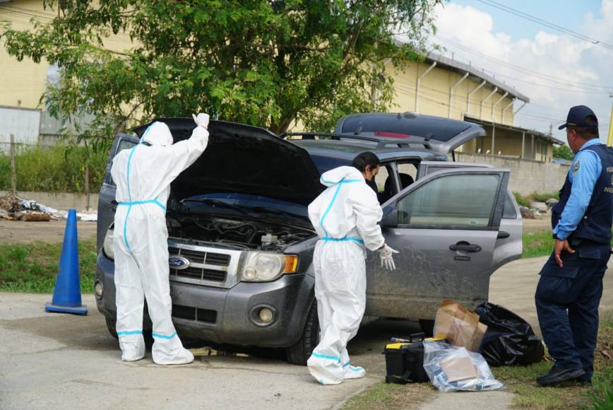 Las autoridades buscaron evidencia que ayude a dar con el paradero de los robacarros.