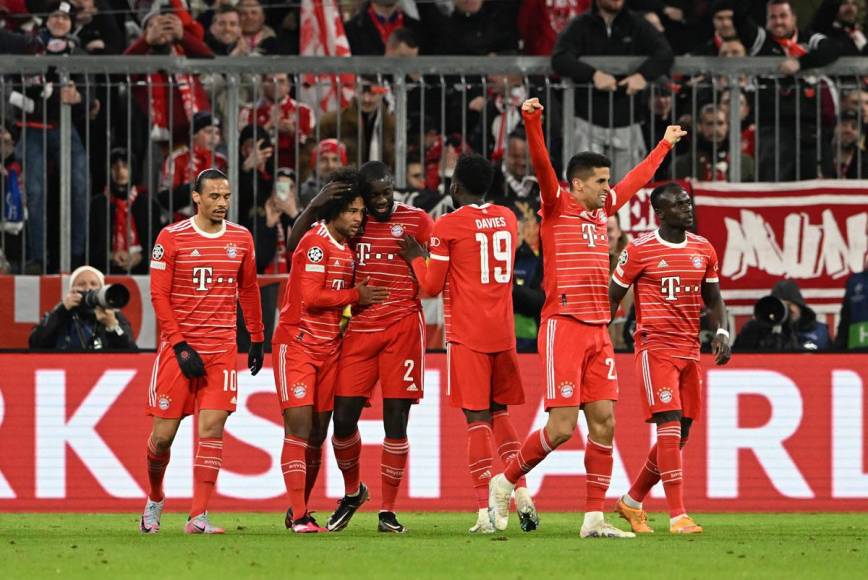 Los jugadores del Bayern Múnich celebrando el gol de Serge Gnabry.