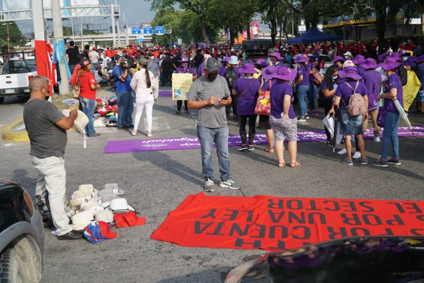 Marcha del Día del Trabajador en San Pedro Sula. Fotos: José Cantarero / La Prensa