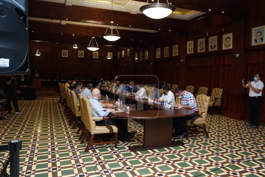 La reunión se realizó en el Salón Consistorial del Palacio Municipal de la ciudad de San Pedro Sula.