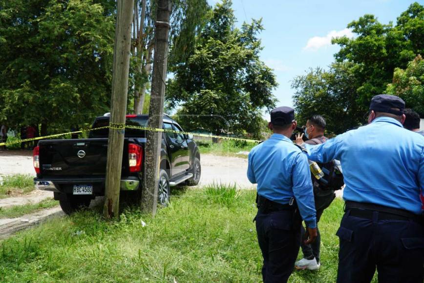 El carro de la pareja quedó encendido.