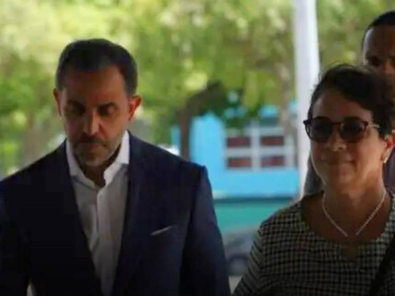 Antonio y Maribel Espaillat, dueños de Jet Set, fueron captados llegando a las oficinas del Ministerio Público en Santo Domingo tras ser arrestados.