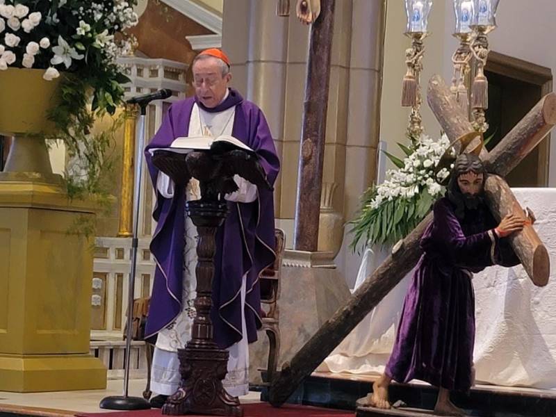 El cardenal Óscar Rodríguez durante la homilía de este tercer domingo de Cuaresma desde la Basílica de Suyapa en Tegucigalpa.