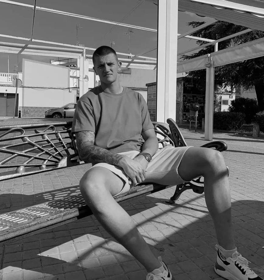 “No puedo tener miedo. Estoy con mi familia, que ayuda a militares y mi padre es militar. Soy un hombre y es lo que tengo que hacer”, declaró de forma contundente. 