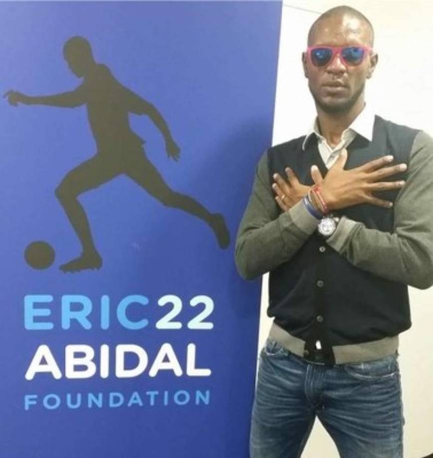 El francés Eric Abidal superó un tumor en el hígado. 'Todo mi apoyo a las valientes luchadoras', escribió en su cuenta oficial de twitter.