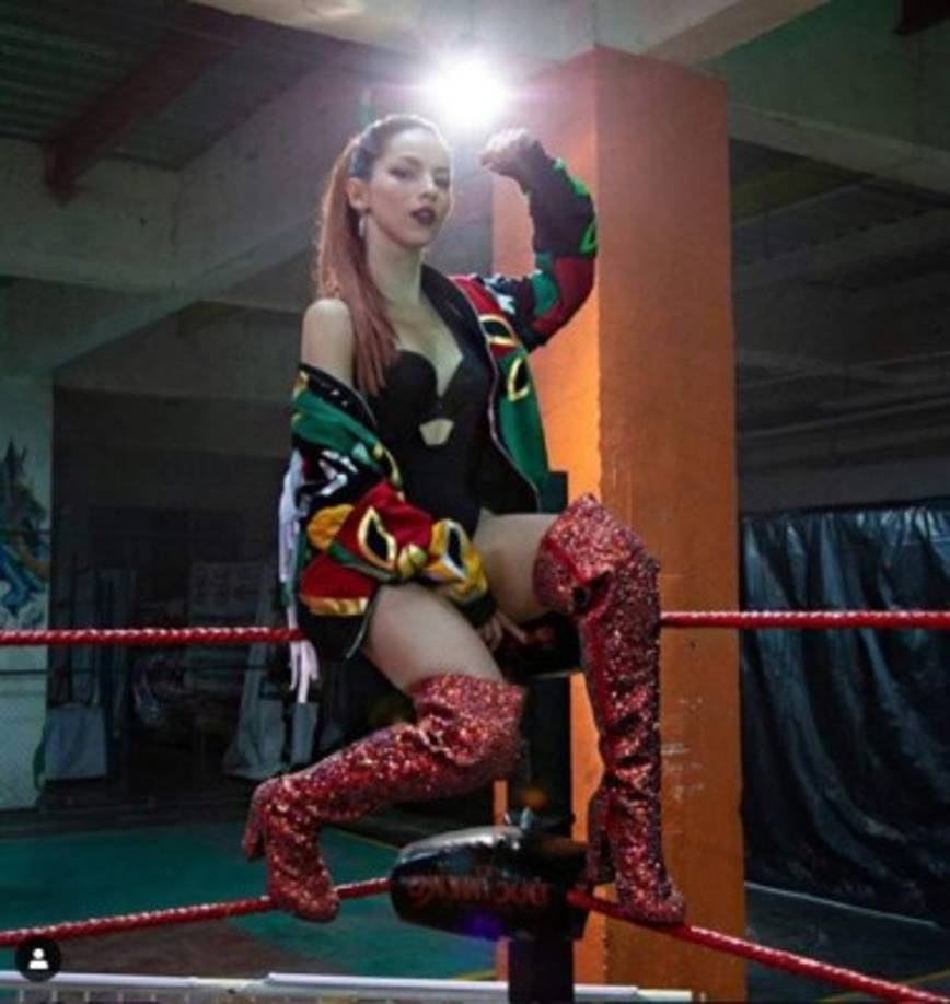 Tan segura de siente su cuerpo que hace unos días la artista publicó unas fotografías en la playa usando un bikini, las cuales enloquecieron a sus fans.