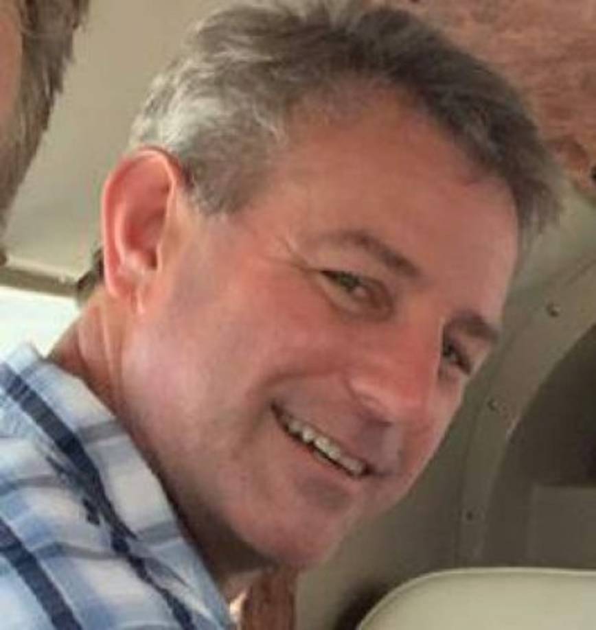 En la fotografía Patrick Daniel Forseth, fue rescatado con vida inicialmente pero unas horas después murió en un centro asistencial de la isla.