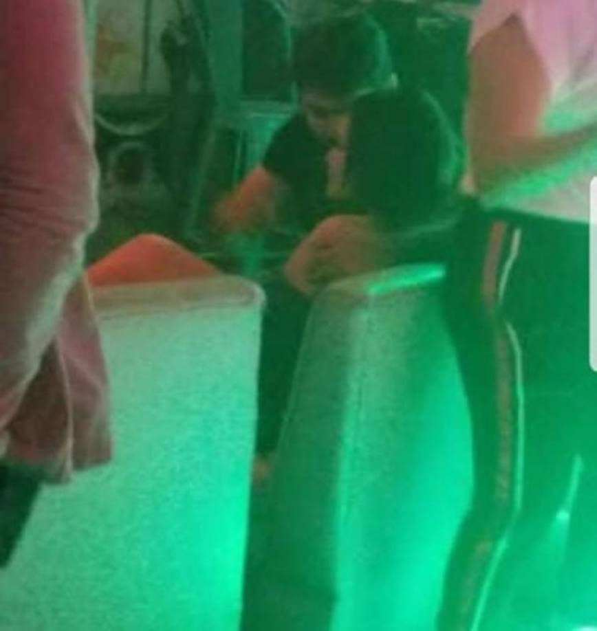 El escándalo se propagó rápidamente en las redes sociales y fue cuando el futbolista decidió terminar la relación.