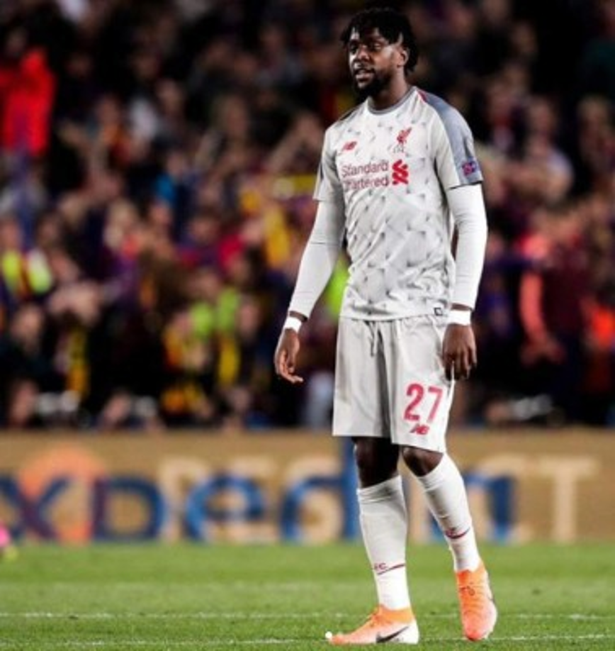 Después se trasladó a Francia en el año 2010 para jugar con el Lille como jugador profesional.