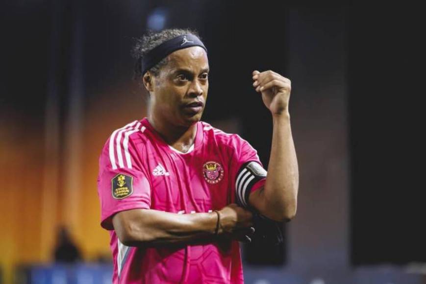 En 2023, Ronaldinho regreaó a jugar, pero lo hizo para la Kings League en el Porcinos FC, perteneciente al famoso streamer español, Ibai Llanos.