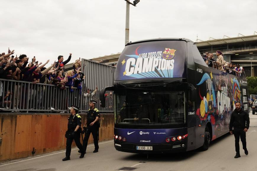 En este autobús se subieron los jugadores del Barcelona para celebrar en las calles con sus aficionados la obtención del título de la Liga de España.