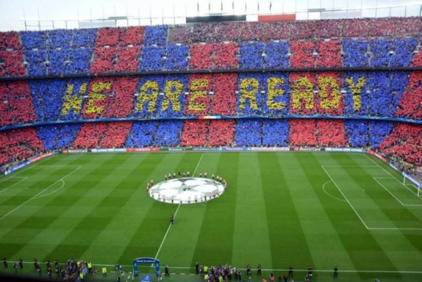 El espectacular mosaico de la afición barcelonista en el Camp Nou.
