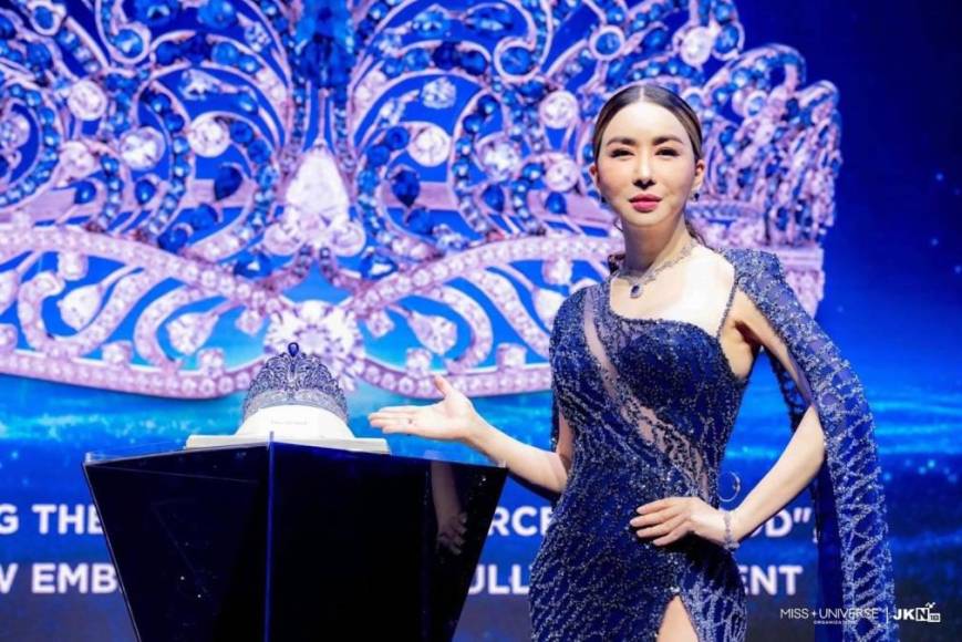 En diciembre de 2022, Anne Jakapong Jakrajutatip, propietaria del certamen Miss Universo, presentó la nueva corona del certamen de belleza.