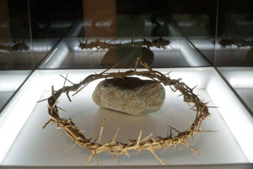 También se realiza una exposición de la réplica de la corona de espinas que usó Jesucristo.