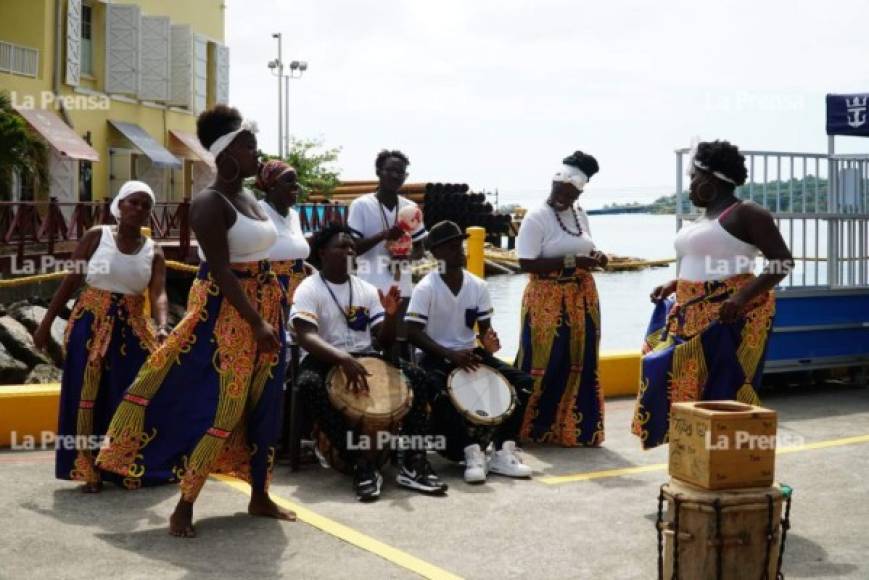 Los garífunas brindaron su espectáculo al ritmo de la punta.