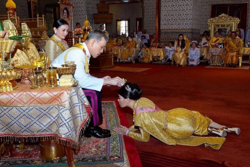 La extravagante coronación del nuevo rey de Tailandia