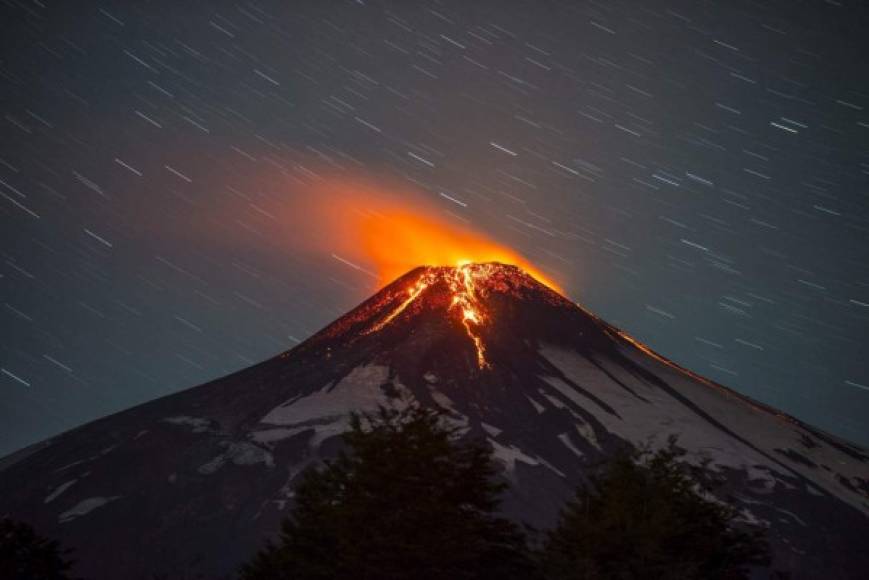 El volcán Villarrica de Chile es uno de los pocos volcanes del mundo que tiene un lago de magma permanente.<br/><br/>Medios locales afirman que desde mediados de noviembre de 2017 se ha registrado un incremento de la actividad sísmica y en el lago de magma.