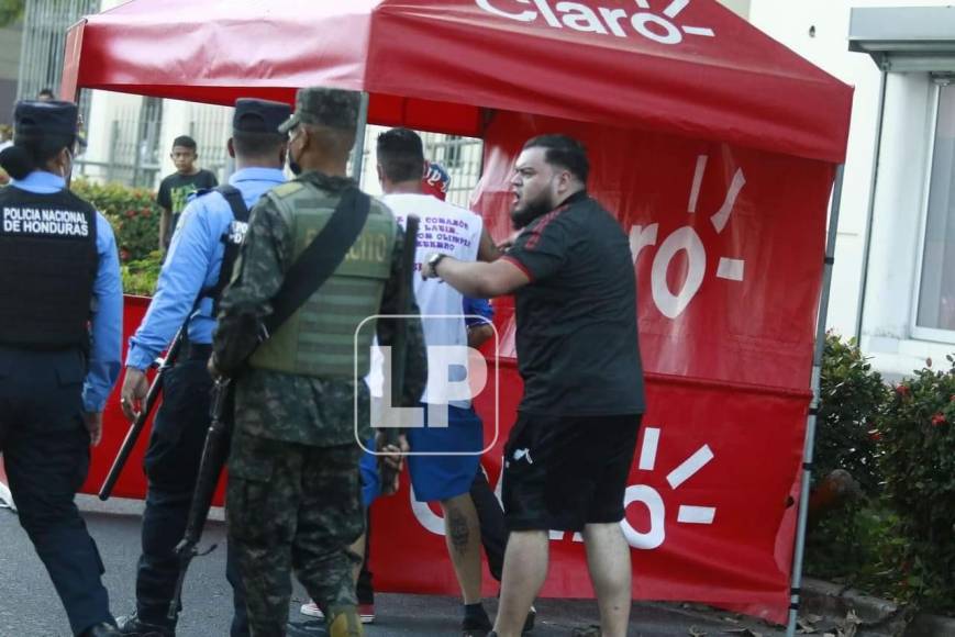 Imágenes de heridos y el pánico que se vivió en las afueras del Morazán antes de la Gran Final