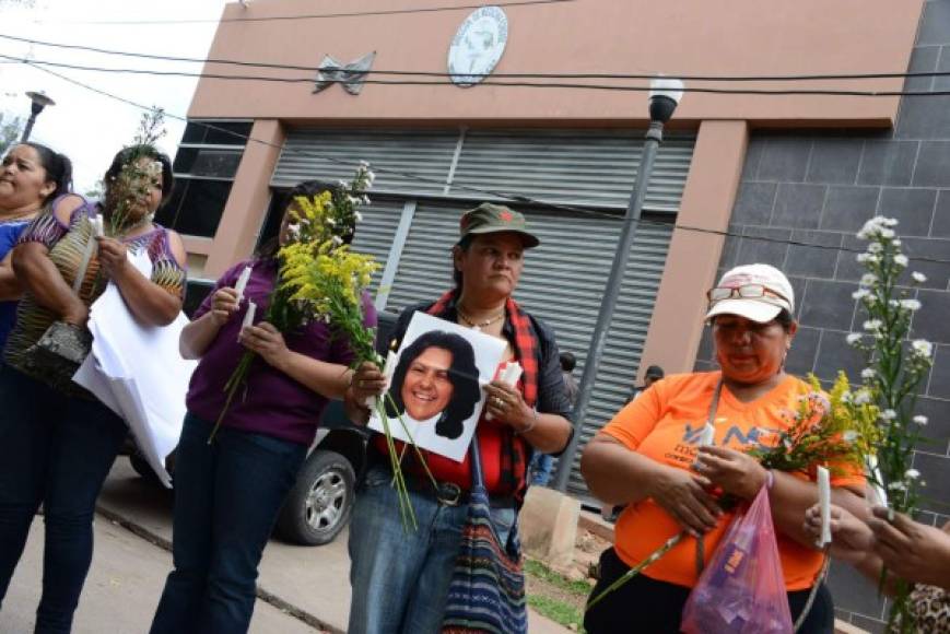 Imágenes desgarradoras tras la muerte de Berta Cáceres
