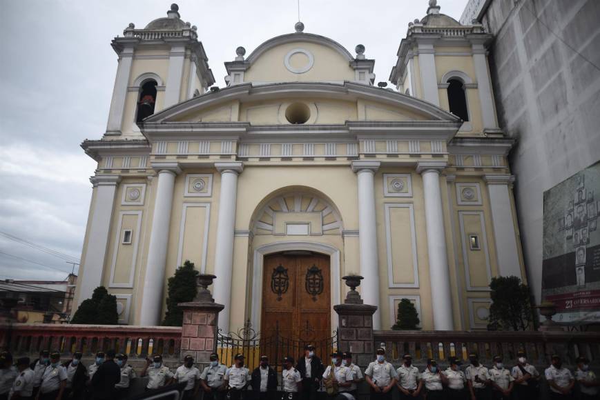 “Aquí hay kaibiles entrenados para morir”, advierten ex militares guatemaltecos tras invadir Congreso