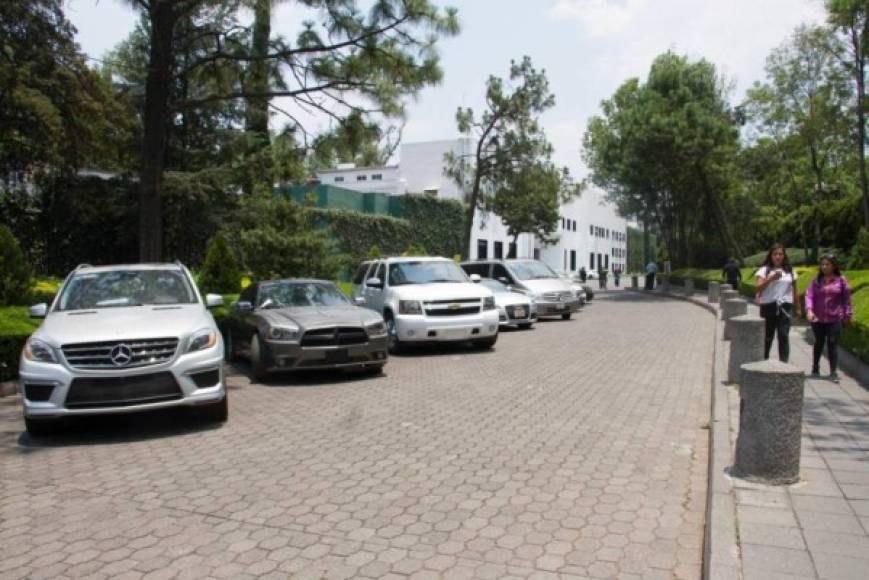 López Obrador vendió numerosas naves y vehículos gubernamentales y se traslada en vuelos comerciales.