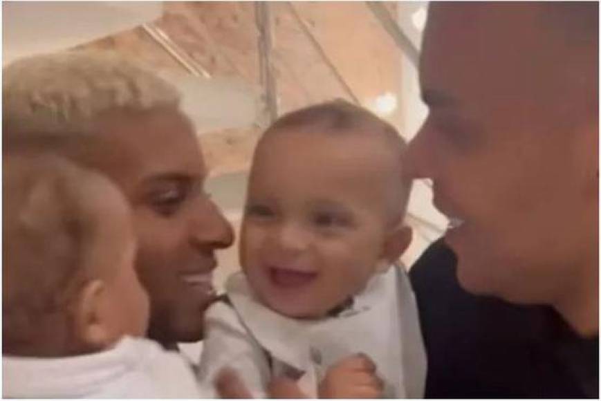 Rodrygo Goes ha subido un vídeo a sus ‘stories’ de Instagram en la que desvela que es padre de dos niños gemelos. La noticia sorprendió ya que pocos conocían que era papá.