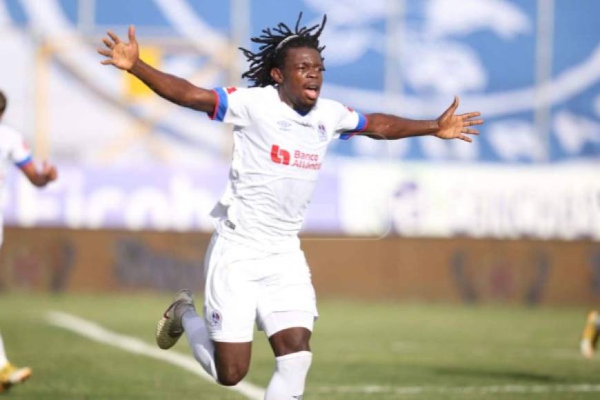 José García festejando su primer gol con Olimpia. El defensor se ha robado los elogios por su partidazo ante Motagua.