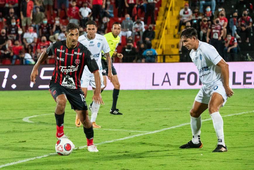 Volante: Celso Borges no podía faltar en el once ideal de la Liga Concacaf 2022. Su experiencia fue determinante en el certamen.