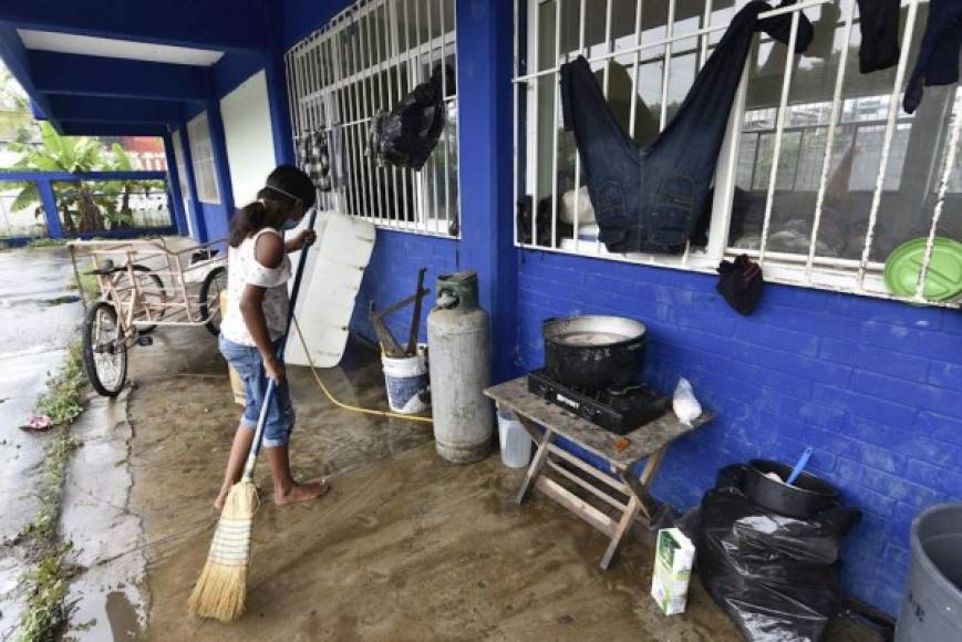 La contingencia por las inundaciones se suma a la vigente por la pandemia de COVID-19, que en Tabasco ha dejado 32.000 casos confirmados y 2.800 defunciones.