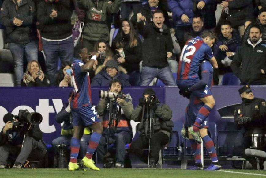 Borja Mayoral, ex delantero del Real Madrid, anotó en el minuto 18 el segundo gol del Levante ante Barcelona.
