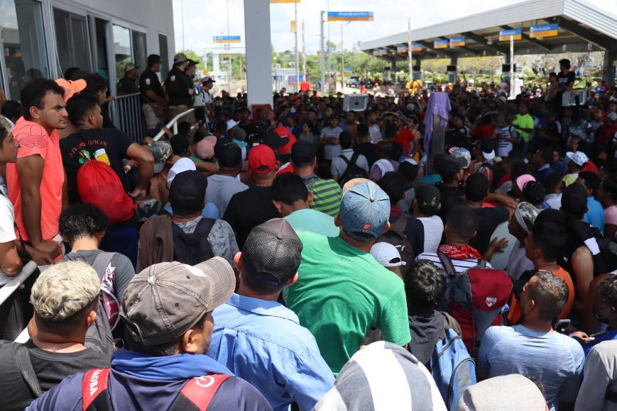 ¡Con temor tras tragedia de Texas! Nueva caravana migrante parte desde el sur de México (Fotos)