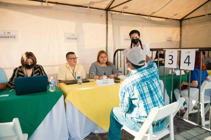 Sampedranos piden reparar escuelas y combatir el dengue al alcalde Roberto Contreras