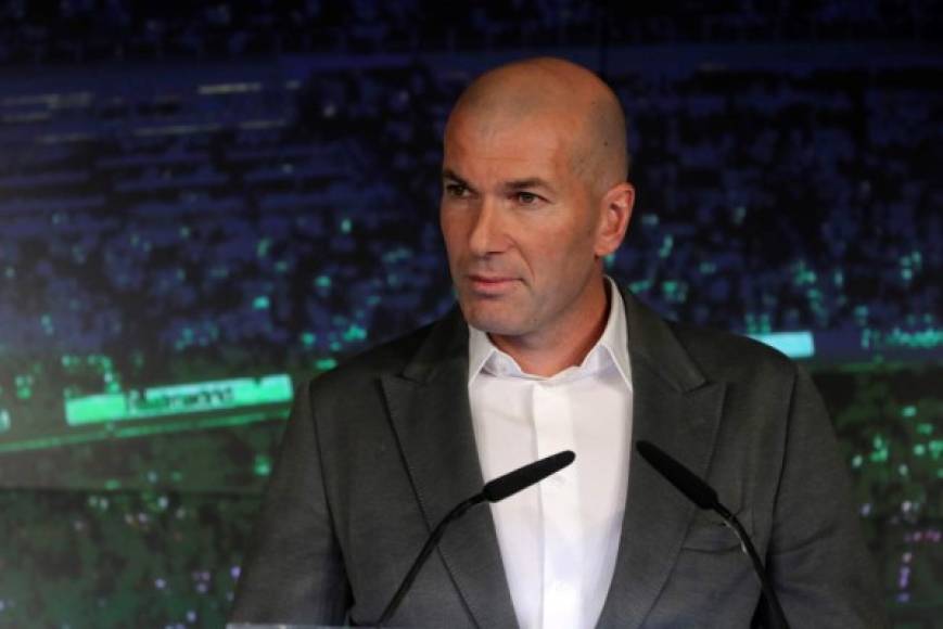 A Zidane se le consultó si le gustaría volver a tener a Cristiano Ronaldo en el Real Madrid y su respuesta fue contundente. 'Estoy muy contento de estar de vuelta en el club y pienso solo en los 11 partidos que nos quedan. El resto ya tendremos tiempo de verlo', dijo.