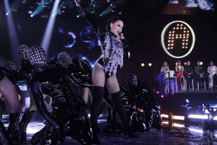 La concursante hondureña Angie Flores se arriesgó e interpretó la canción '7 Rings' de Ariana Grande.