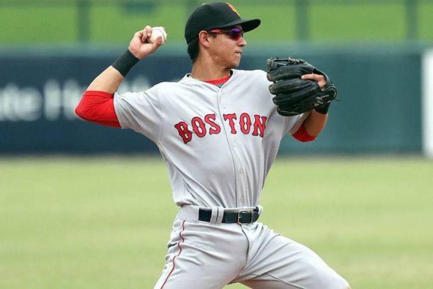 Tres años después, Dubón recibió su primera invitación de los Red Sox, con quien participó en un entrenamiento de primavera.