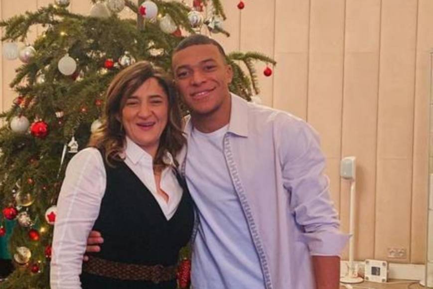 La madre de Kylian Mbappé es la persona clave para que el atacante francés pueda unirse finalmente a las filas del Real Madrid. La prensa internacional ha revelado una cantidad de exigencias que ella le ha hecho saber al presidente Florentino Pérez del cuadro madridista.