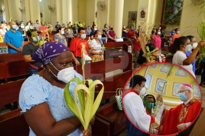 La feligresía de la Iglesia Católica en Honduras conmemora este día el Domingo de Ramos de una manera atípica debido a la crisis por Covid-19. Fotos Amilcar Izaguirre. <br/>