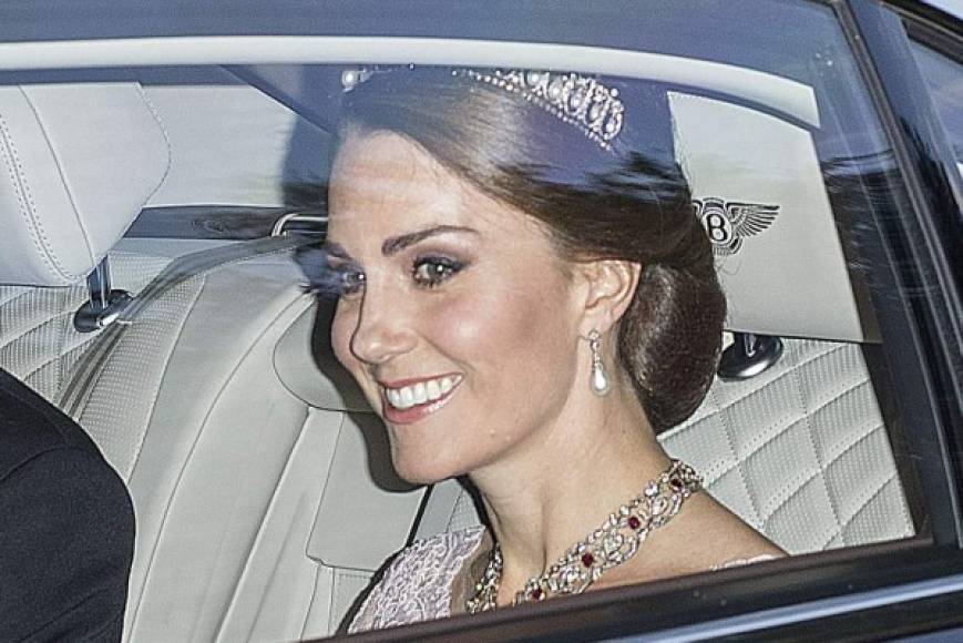 La esposa del príncipe William utilizó la tiara favorita de la fallecida princesa Diana.