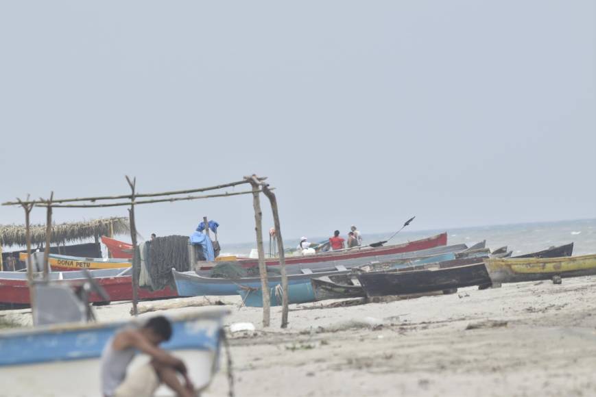 En las playas se ofrecen viajes en lanchas, el medio de transporte más típico en estas comunidades que viven del mar.