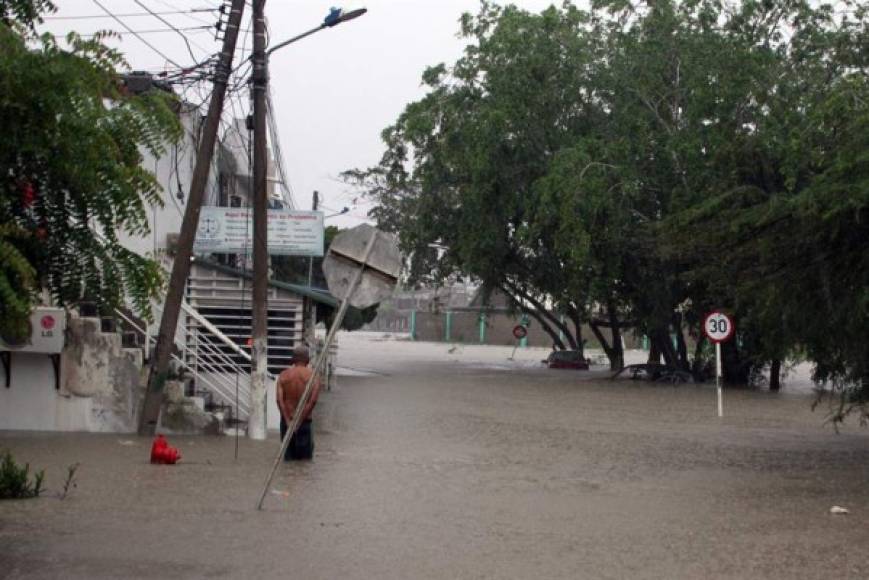 Una de las zonas más afectadas es el municipio de Dabeiba, en el departamento de Antioquia (noroeste), donde murieron tres personas y 16 más están desaparecidas por los deslizamientos que han provocado las lluvias.