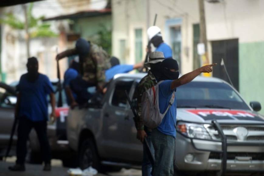 Nicaragua amaneció hoy en una tensa calma tras la violenta toma de la ciudad de Masaya por parte del Gobierno, cuyas 'fuerzas combinadas' buscan a los manifestantes que huyeron de la arremetida oficialista, en el marco de la crisis que comenzó en abril y deja ya más de 350 muertos.