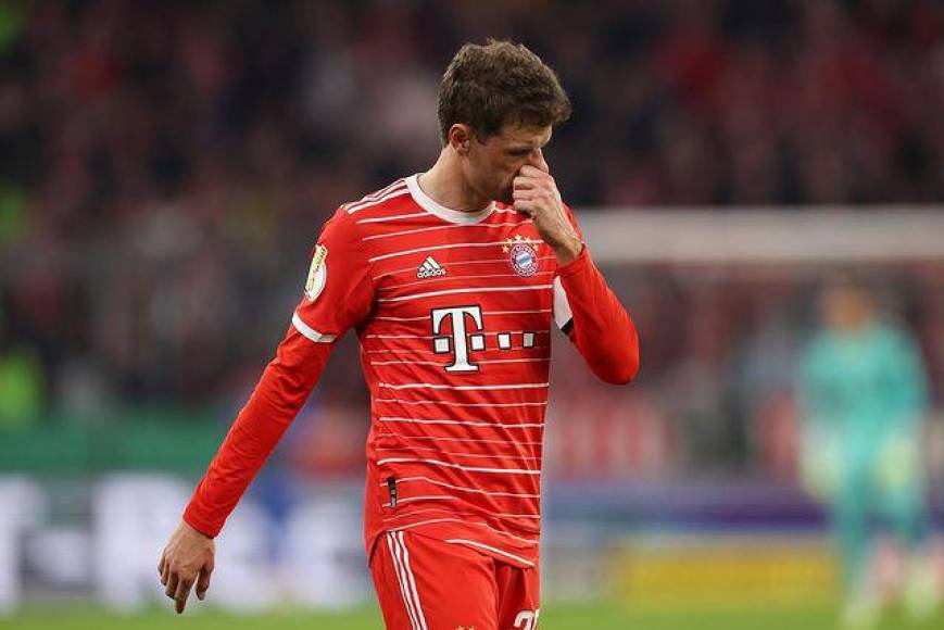 El futuro de Thomas Müller en el Bayern aún es incierto y según informaron en el podcast de BILD: “Bayern-Insider informa de que ha existido una reunión en el día de hoy entre el alemán y Hasan Salihamidžić y Oliver Kahn para hablar de su situación”: