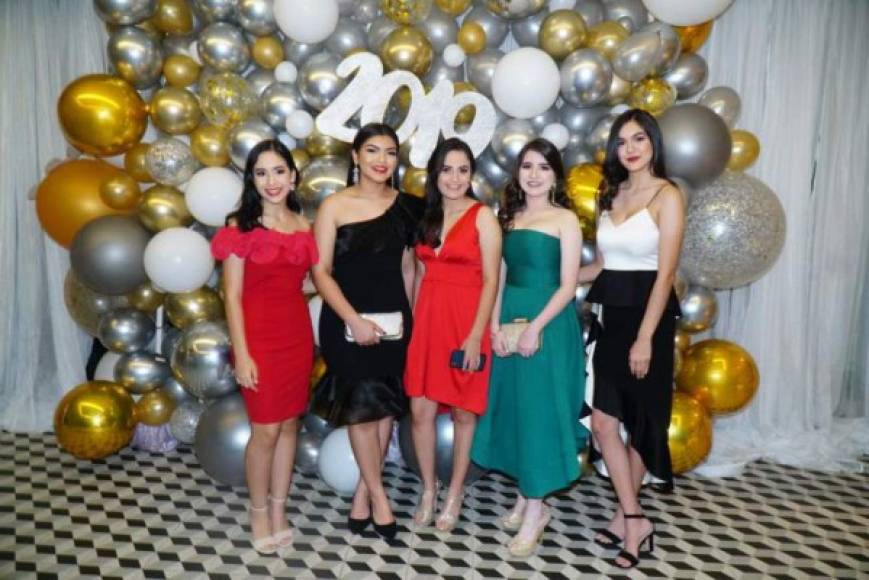 Valeria Madrid, Karen Laínez, Maura Talhami, Arianna Díaz y Darlene Lesage.