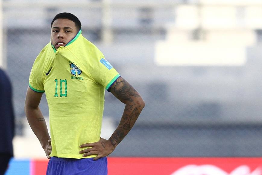 Matheus Martins de Brasil estaba destrozado tras la dura eliminación del Mundial Sub-20 a manos de Israel.