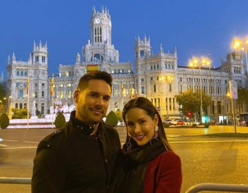 En España visitaron varios de los lugares turísticos como la Puerta de Alcalá, el Camp Nou (propiedad del Fútbol Club Barcelona) y la Basílica de la Sagrada Familia, en Barcelona.<br/>