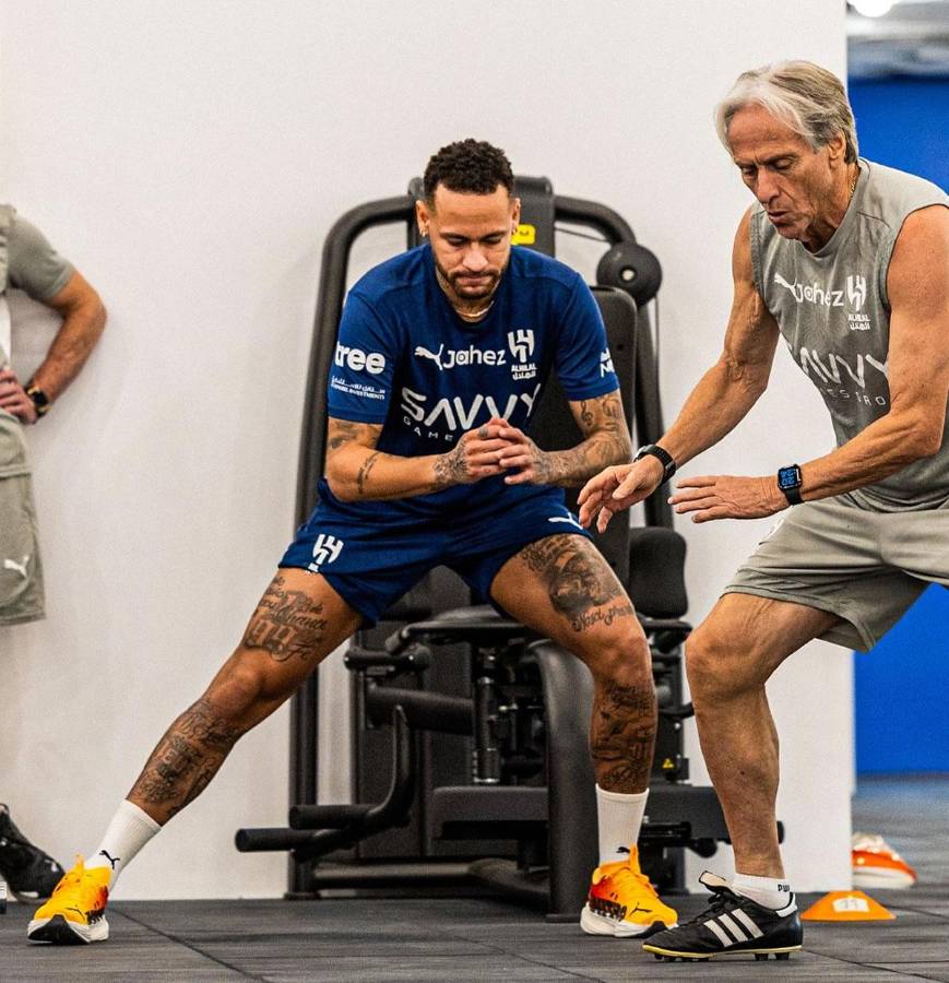 Neymar ha estado trabajando duro en su recuperación, pero su vuelta al campo tendrá que esperar.