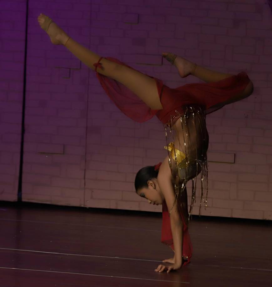 la alumna Kimberly Canelo en su a interpelación “Arabian”.